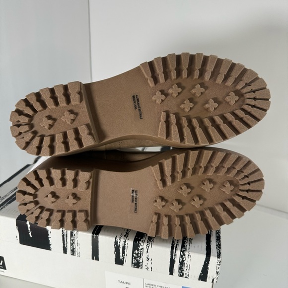 Chelsea boots Rancher by Dolce Vita size 9, *WILL NOT COME W/ BOX. 2 AVAILABLE - Picture 9 of 14